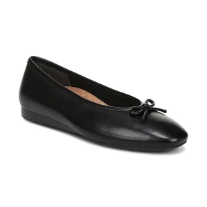 Larissa Wedge Flat